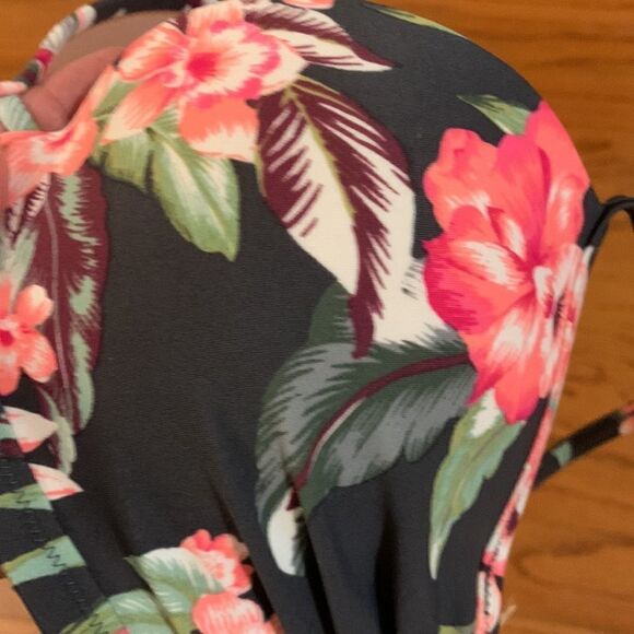 Shade & Shore Size 34B bikini top charcoal gray floral - Picture 4 of 4